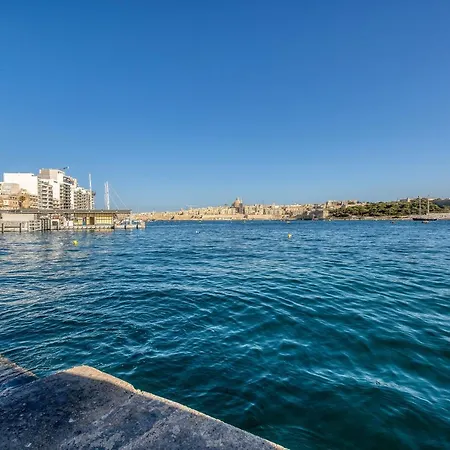 The By 360 Estates Apartament *