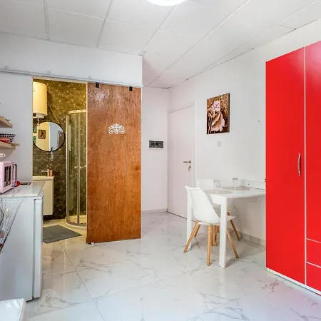 The By 360 Estates شقة